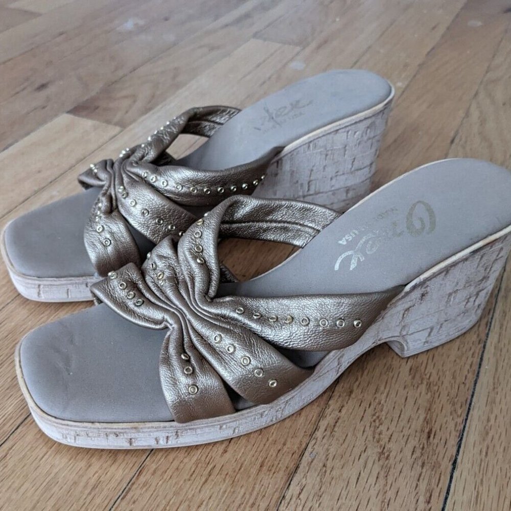 Onex Gold Leather Women's Wedge Square Toe Sandals Sz 8 7.5 Metallic EC
